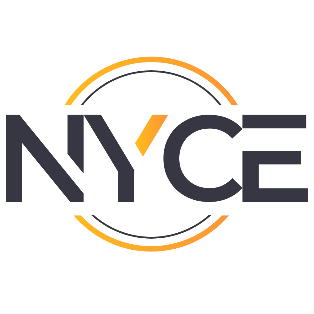 Logo officiel Ny’ce en gris avec accent jaune, marque spécialisée dans les mini gonfleurs et pompes à vélo