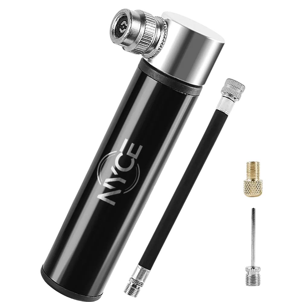 Mini pompe Ny’ce en aluminium avec flexible et embouts, conçue pour gonfler vélos, ballons et équipements de sport